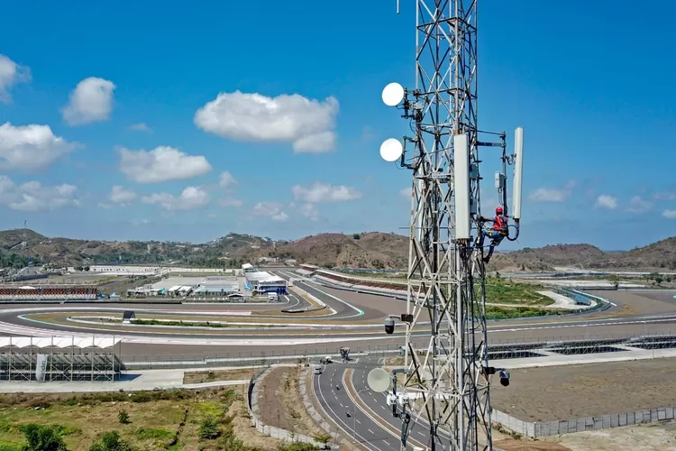 Indosat memiliki 587 unit BTS 4G di Pulau Lombok yang siap melayani kebutuhan akses komunikasi, khususnya konektivitas digital bagi masyarakat dan pengunjung event MotoGP Mandalika.  (Foto: Dok. Indosat)