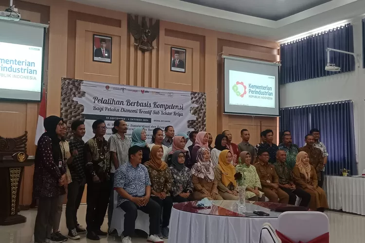 Pelatihan Berbasis Kompetensi Pelaku Ekonomi Kreatif Sub Sektor Kriya Skema Anyaman di Balai Besar Standardisasi dan Pelayanan Jasa Industri Kerajinan dan Batik (BBSPJIKB)  (Foto: dokumen)