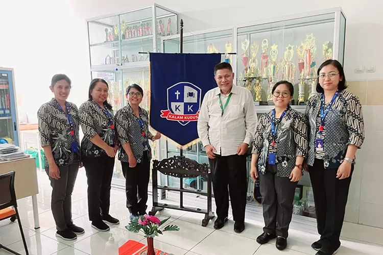 Ketua Dewan Pendidikan Kota Yogyakarta berkunjung ke SMP Kristen Kalam Kudus. (Dok Dewan Pendidikan Kota Yogyakarta)