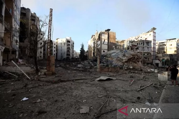 Arsip - Sejumlah gedung yang rusak akibat serangan udara Israel di pinggiran selatan Beirut, Lebanon, Jumat (4/10/2024).  (ANTARA/Xinhua/Bilal Jawich)