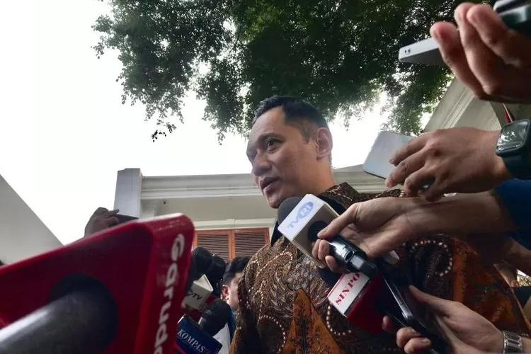Ketua Umum DPP Partai Demokrat Agus Harimurti Yudhoyono (AHY) saat berkunjung ke kediaman presiden terpilih Prabowo Subianto, di Jalan Kertanegara 4, Jakarta, Senin (14/10/24).  (ANTARA/Genta Tenri Mawangi)