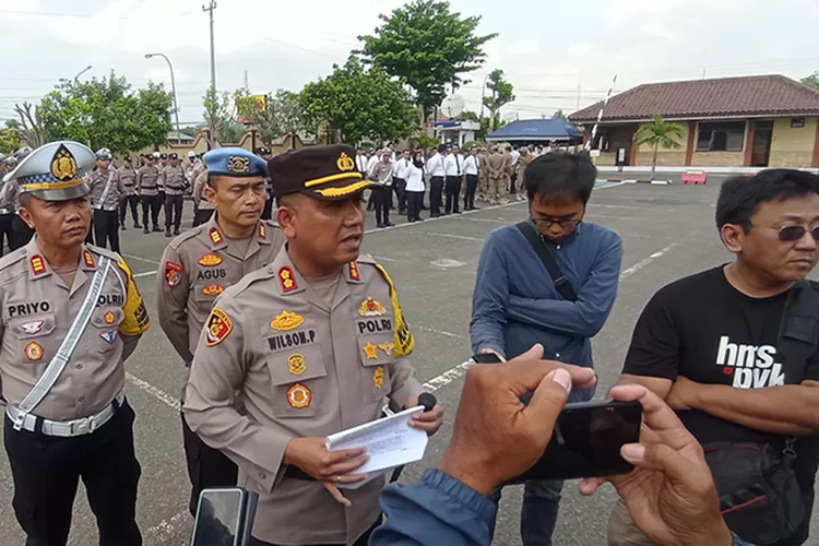Kepala Polres Kulon Progo memberikan keterangan pers usai gelar pasukan Operasi Zebra Progo 2024.  (Amin Kuntari)