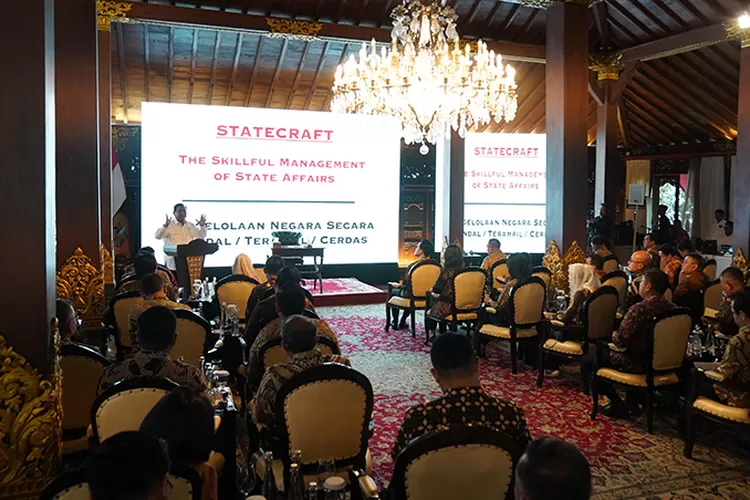 Prabowo Subianto sebagai presiden terpilih memberikan arahan ke wamen. (Tim Prabowo)