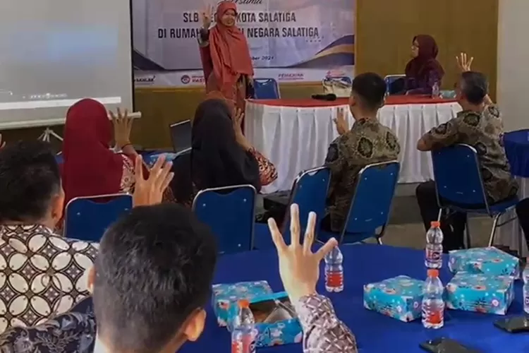 Pelatihan bahasa isyarat bagi petugas Rutan Salatiga, Jumat (25/10/2024).   (Dok Rutan Salatiga)