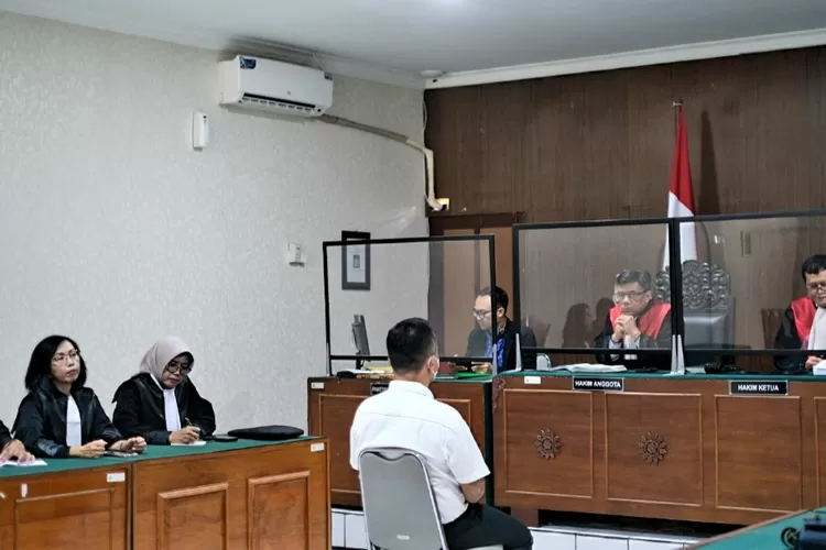 Majelis Hakim PN Yogyakarta menjatuhkan vonis terhadap AAP, terdakwa pengemplang pajak selaku Direktur PT MA selama 1 tahun 6 bulan dan denda sebesar Rp1.041.759.676 dalam sidang putusan di PN Yogya, Senin (28/10/2024). (Foto: Dok. Istimewa)