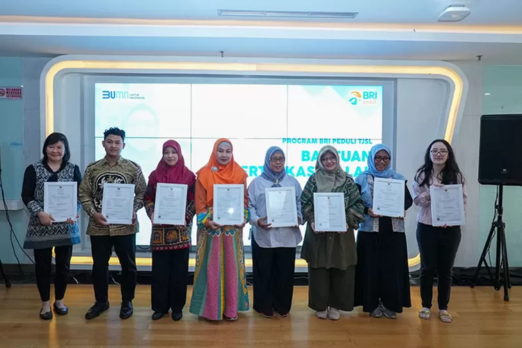 BRI Peduli memberikan bantuan pelatihan dan pendampingan sertifikasi halal bagi 77 pelaku UMKM dari 14 Provinsi di Indonesia. (Dok BRI)