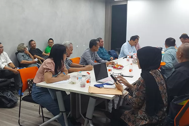 Suasana rapat PWI Pusat membahas kesiapan HPN 2025 di Banjarmasin, Kalsel. (Dok PWI)