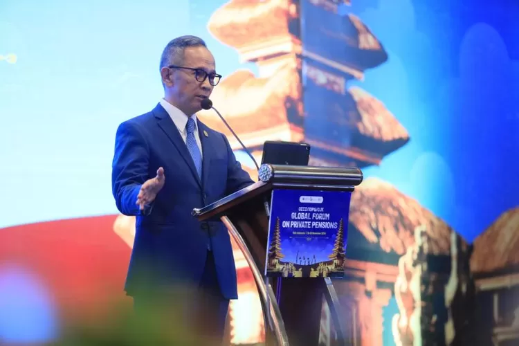 Ketua Dewan Komisioner Otoritas Jasa Keuangan (OJK) Mahendra Siregar dalam OECD/IOPS/OJK Global Forum on Private Pensions 2024 yang berlangsung pada 19-20 November 2024 di Bali.  (ANTARA/HO-OJK)