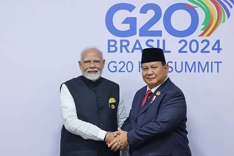Presiden RI Prabowo Subianto bersalaman dengan Perdana Menteri (PM) India Narendra Modi di sela KTT G20. (Tim Prabowo)