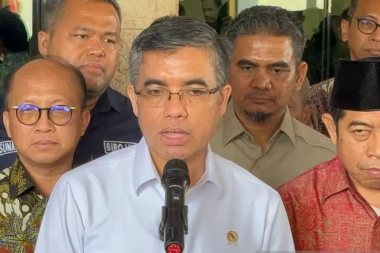 Menteri Ketenagakerjaan Yassierli saat ditemui usai membuka acara Jaknaker Expo 2024 yang digelar di Balai Prajurit Balai Sudirman, Jakarta Selatan, Kamis (21/11/2024).  (ANTARA/Lifia Mawaddah Putri)