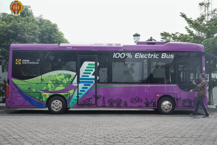 Pemda DIY melakukan uji coba bus listrik sebagai transportasi ramah lingkungan. (Foto: Humas Pemda DIY)