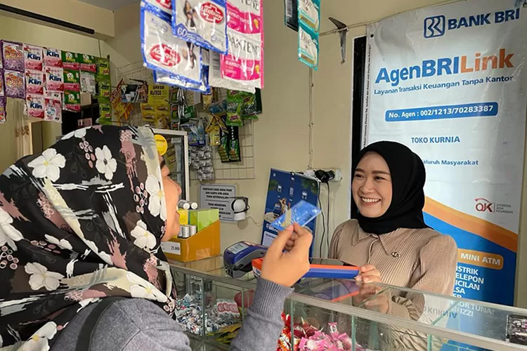 Keberadaan AgenBRILink mendorong perekonomian di wilayah transmigrasi Merauke. (Dok BRI)