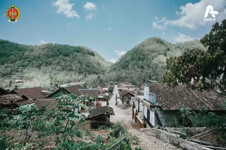 Dusun Wotawati Kalurahan Pucung, Kapanewon Girisubo, Kabupaten Gunungkidul mempunyai letak yang istimewa di sebuah lembah yang merupakan jejak dari aliran Sungai Bengawan Solo Purba.  (Foto: Dok. Humas Pemda DIY)