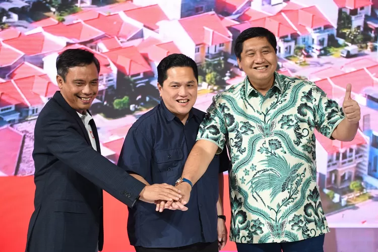 Menteri Perumahan dan Kawasan Permukiman (PKP), Maruarar Sirait (kanan) bersama Menteri BUMN Erick Thohir (tengah) dan Dirut BTN Nixon LP Napitupulu (kiri).  (Foto: Dok. Istimewa)