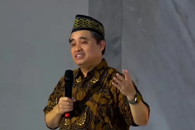 Dr KH Tafsir MAg saat menjadi pembicara Tabligh Akbar Milad ke-106 Muallimin.  (Dok. PWM Jateng)