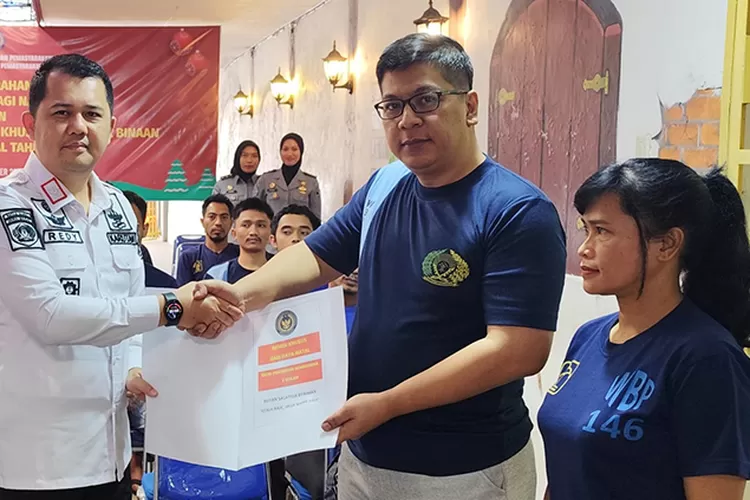 Penyerahan remisi khusus Natal Rutan Salatiga.  (Dok Humas Rutan Salatiga )