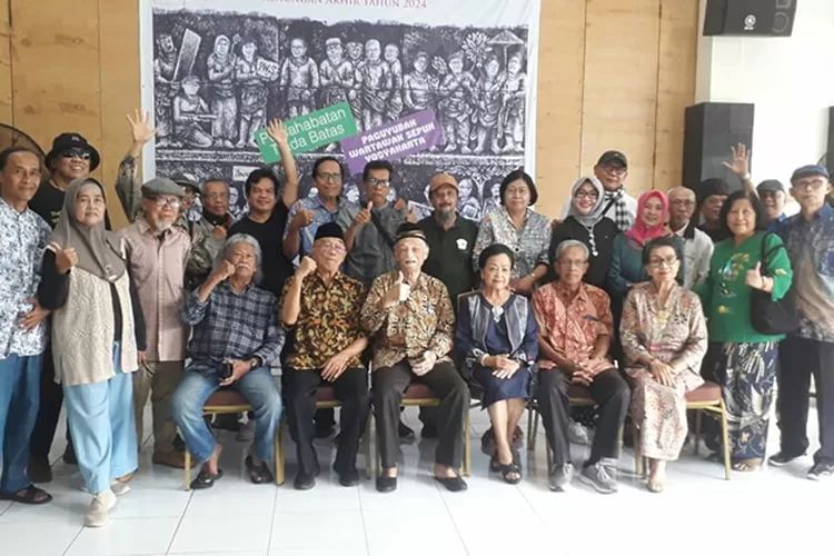 Foto bersama seusai acara renungan akhir tahun PWS DIY.  (Teguh Priyono)