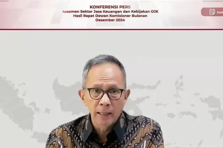 Ketua Dewan Komisioner Otoritas Jasa Keuangan (OJK) Mahendra Siregar dalam konferensi pers Hasil Rapat Dewan Komisioner Bulanan (RDKB) OJK Desember 2024 di Jakarta, Selasa (7/1/2025).  (ANTARA/ Muhammad Heriyanto )
