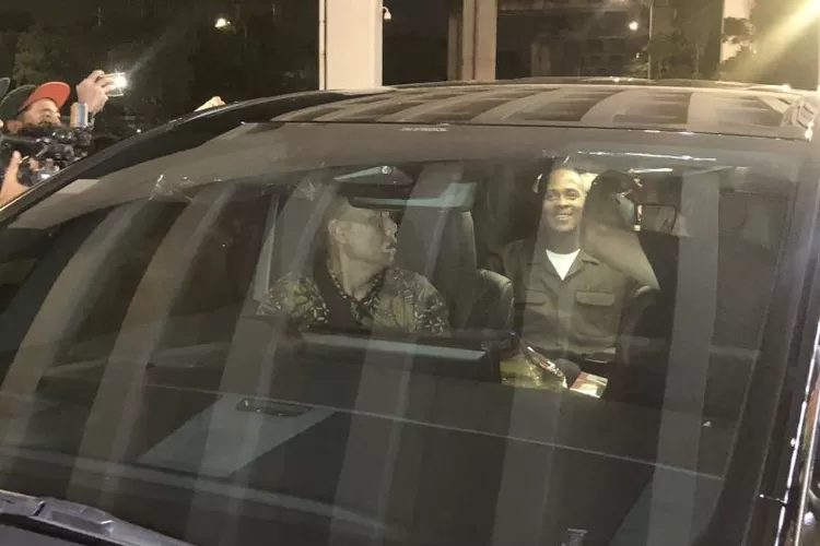 Pelatih timnas Indonesia Patrick Kluivert ketika tiba di Bandara Soekarno-Hatta, Tangerang, Banten, Sabtu (11/1/2025).  (ANTARA/Zaro Ezza Syachniar)