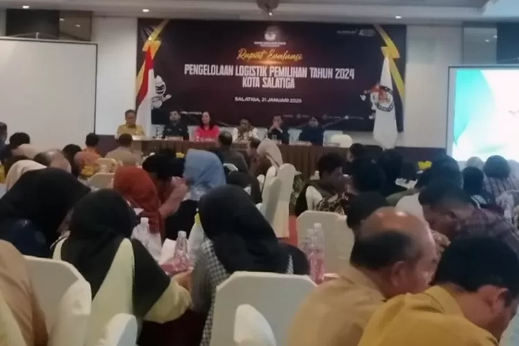 Suasana Rapat Evaluasi Logistik KPU Salatiga, Selasa (21/1/2025). Rapat dihadiri oleh Pj Walikota Salatiga dan Ketua Bawaslu Salatiga, Jawa Tengah.  (Edy Susanto HM)