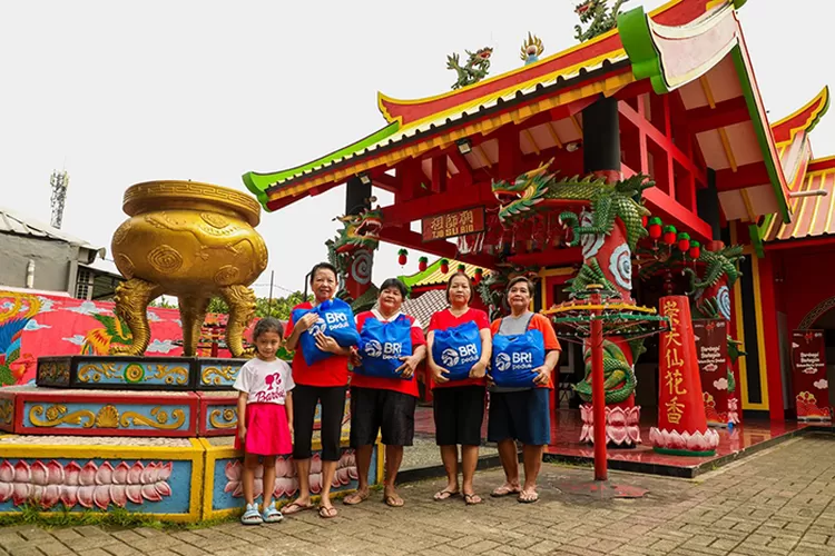 Penyerahan bantuan dari BRI dalam rangka Tahun Baru Imlek 2076 (Dok BRI)