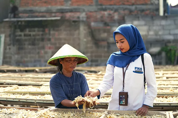 Holdung UMi antara BRI sebagai induk bersama PNM dan Pegadaian berhasil menaikkelaskan 1,84 juta nasabah.  (Dok BRI)