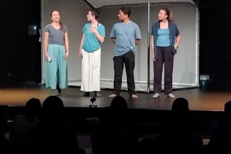 Salah satu adegan penampilan Feel Me.  (Teguh Priyono )