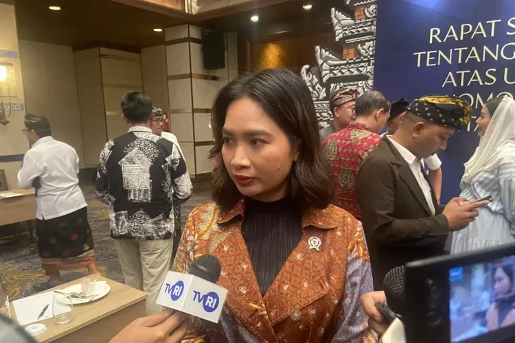 Wakil Menteri Pariwisata Ni Luh Puspa tanggapi aksi kriminalitas WNA di Bali, Badung, Kamis (13/2/2025).  (ANTARA/Ni Putu Putri Muliantari)