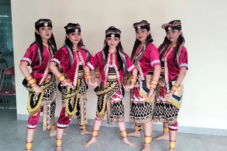 Tari Soreng SMPN 8 Magelang Raih Juara 1 di PRM 2023 (MERAPI-SMPN8MGELANG)