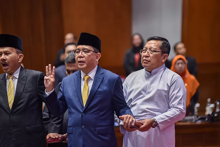 Pelantikan Franky Sibarani menjadi anggota DPR RI menggantikan Maman Abdurrahman.  (Dok)