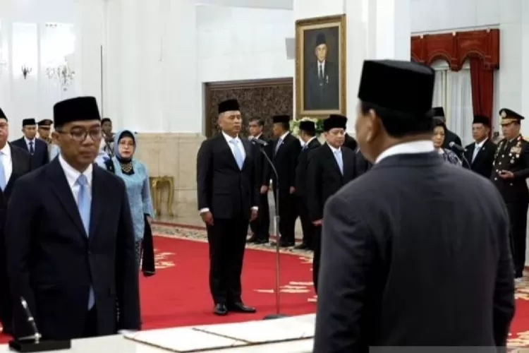 Presiden RI Prabowo Subianto melantik Brian Yuliarto sebagai Menteri Pendidikan Tinggi, Sains, dan Teknologi di Istana Negara, Jakarta, Rabu (19/2/2025) sore.  (ANTARA/Mentari Dwi Gayati)