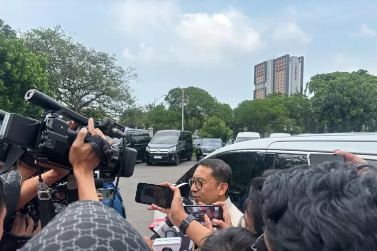 Menteri Kebudayaan (Menbud) Fadli Zon saat ditemui di Istana Kepresidenan Jakarta, Jumat (21/2/2025). ( ANTARA/Genta Tenri Mawangi)
