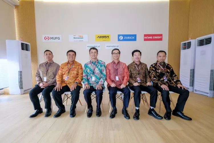 Jajaran pimpinan MUFG, Danamon, Adira Finance, Zurich Asuransi Indonesia, dan Home Credit Indonesia menjalin sinergi sebagai Satu Grup Finansial yang mendukung industri otomotif dan pertumbuhan ekonomi Indonesia.  (Foto: Dok. Istimewa)