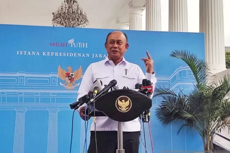 Kepala Badan Gizi Nasional (BGN) Dadan Hindayana memberikan keterangan pers di Istana Kepresidenan Jakarta, Senin (24/2/2025).  (ANTARA/Mentari Dwi Gayati)