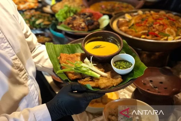 Ilustrasi - Menu makanan dan minuman khas nusantara untuk berbuka di bulan Ramadhan.  (ANTARA/HO-Diskominfo)