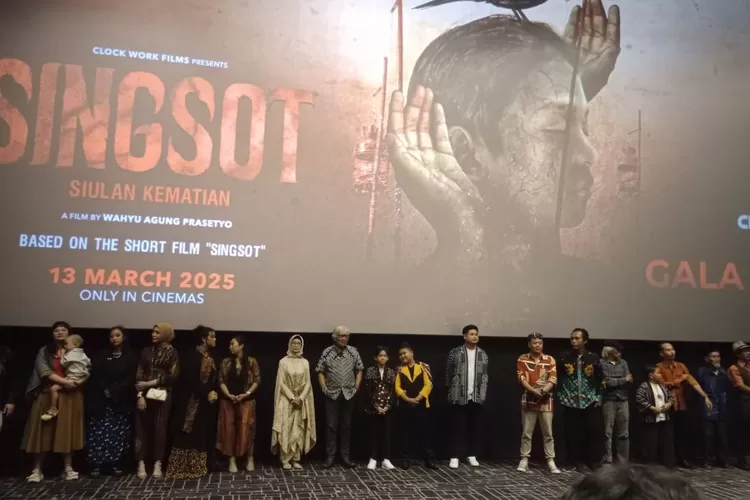 Para pemain film Singsot Siulan Kematian dalam gala premier di Jogja, Jumat (7/3/2025) (Foto: dokumentasi)