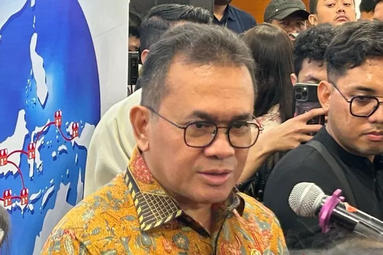 Menteri Perdagangan (Mendag) Budi Santoso usai menghadiri peluncuran Indonesia Licensing and Franchising Expo Tahun 2025 di kantor Kementerian Perdagangan, Jakarta, Rabu (12/3/2025).  (ANTARA/Maria Cicilia Galuh)