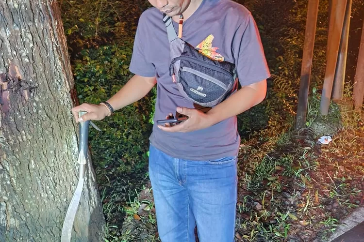 Petugas Polres Salatiga Menemukan Salah Senjata Tajam.  (Foto: Dok. Polres Salatiga)