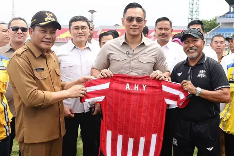 Menko AHY saat menghadiri peresmian 17 stadion di Indonesia. (Biro Data, Komunikasi, dan Informasi Publik Kemenko Bidang Infrastruktur dan Pembangunan Kewilayahan)