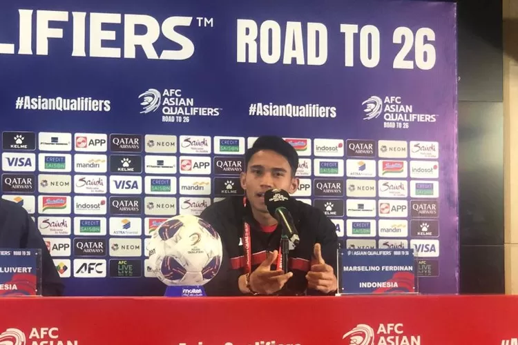 Pemain timnas Indonesia Marselino Ferdinan hadir pada jumpa pers pra-laga melawan Bahrain di Stadion Utama Gelora Bung Karno (SUGBK), Jakarta, Senin (24/3/2025). Pertandingan ini akan dimainkan di SUGBK pada Selasa (25/3/2025) pukul 20.45 WIB.  (ANTARA/Zaro Ezza Syachniar)