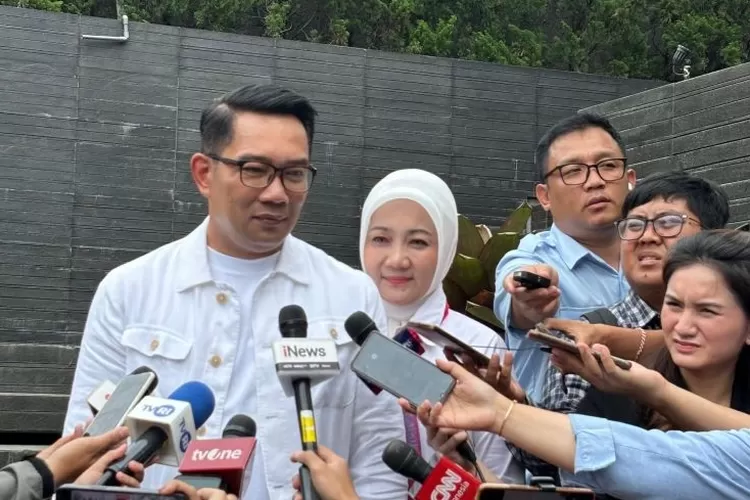 Arsip- Mantan Gubernur Jawa Barat Ridwan Kamil saat memberikan keterangan di Kota Bandung, Jawa Barat.  (ANTARA/Rubby Jovan)