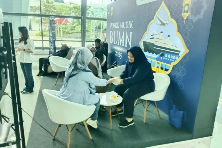 BRI mendirikan Posko Mudik BUMN di beberapa titik perjalanan untuk mendukung kelancaran arus balik Lebaran 2025.  (Foto: Dok. BRI)