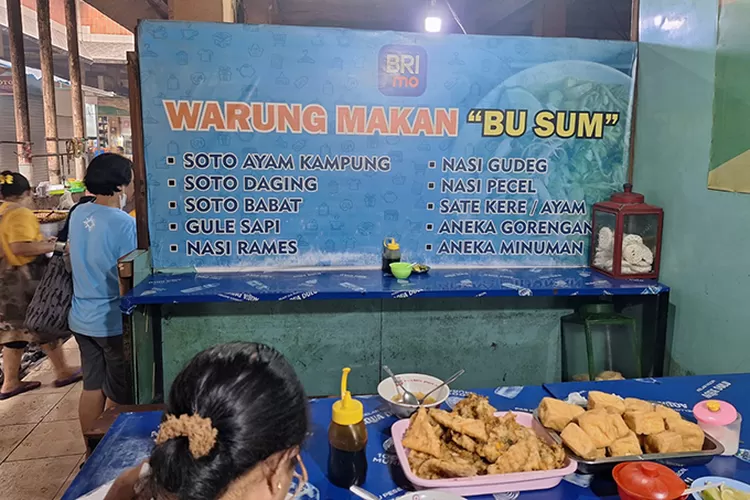 Warung legendaris di Pasar Beringharjo Yogya, Warung Bu Sum berkembang berkat dukungan BRI.  (Dok BRI)