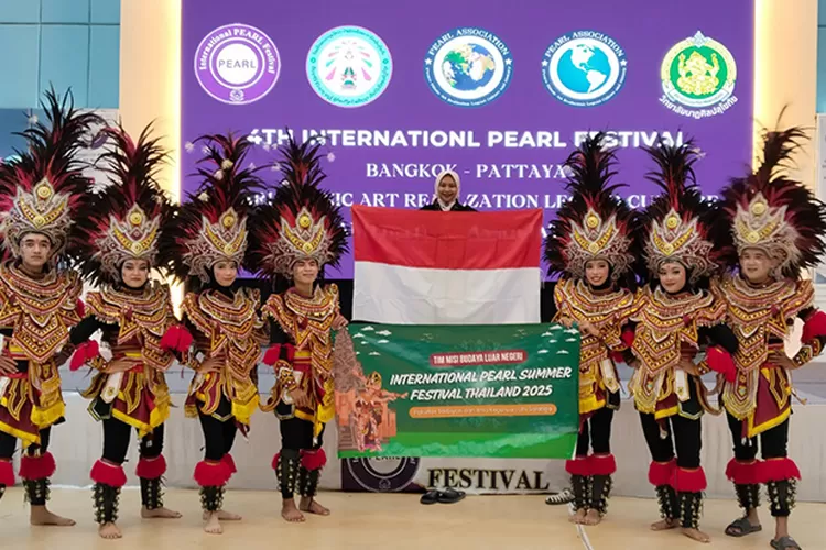 Tari Topeng Ireng Lereng Merbabu tampil di Thailand.  (Dok UIN Salatiga )