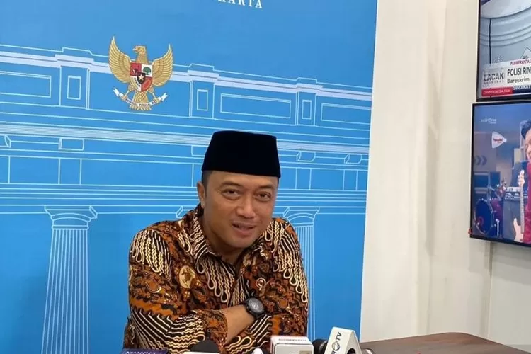 Menteri Sekretaris Negara Prasetyo Hadi memberikan keterangan kepada media di Istana Kepresidenan, Jakarta, Jumat (9/5/2025).  (ANTARA/Mentari Dwi Gayati )