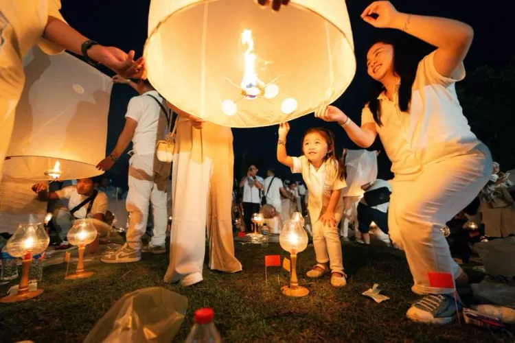 Ilustrasi - Perayaan Waisak di lapangan Candi Borobudur, Magelang, Jawa Tengah.  (ANTARA/HO-InJourney )