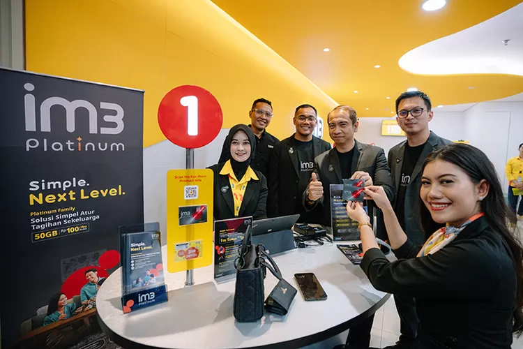 Pelanggan dapat mengunjungi gerai IM3 di seluruh Indonesia atau mengakses layanan IM3 Platinum secara online untuk mendapatkan pengalaman telekomunikasi ke level lebih tinggi bersama IM3 Platinum.  (Foto: Dok. Indosat)