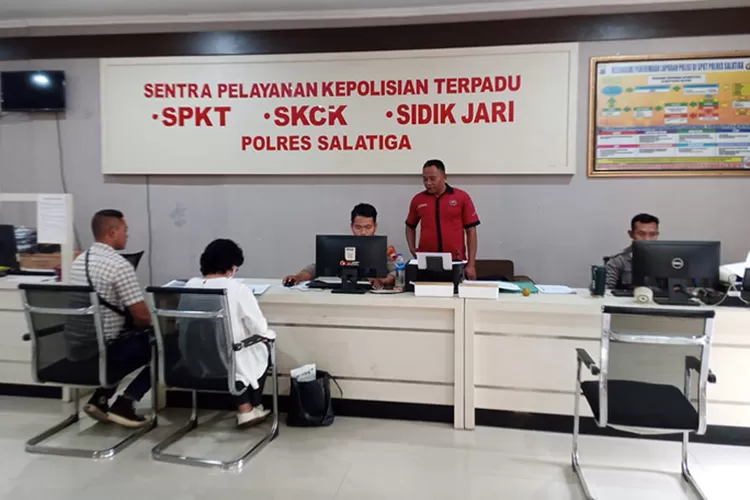 Suasana laporan salah satu korban dugaan penipuan Koperasi BLN, saat melapor di Polres Salatiga. ( Dok )