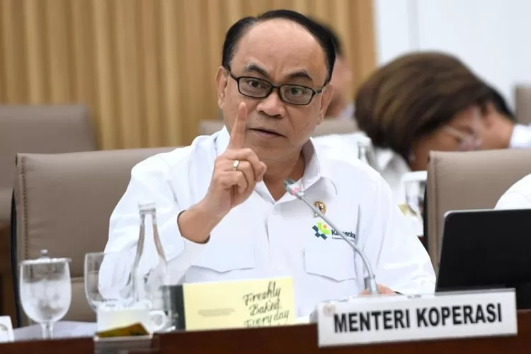 Menteri Koperasi Budi Arie Setiadi dalam rapat kerja dengan Komisi VI DPR RI di Jakarta, Senin (26/5/2025).  (ANTARA/HO-Kemenkop)