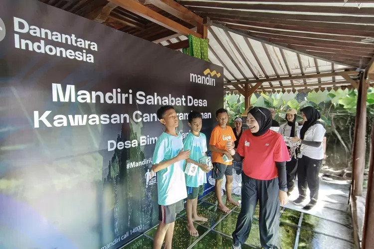 Bank Mandiri melalui penyelenggaraan Mandiri Sahabat Desa turut menjangkau 18 titik desa sepanjang jalur Mandiri Jogja Marathon 2025.  (Foto: Dok. Istimewa)